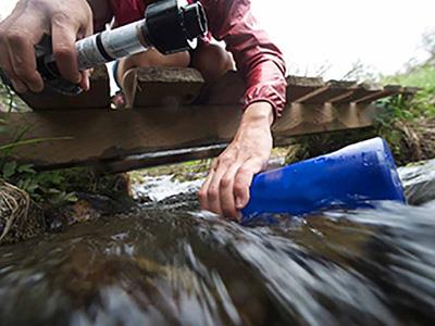 Purifier l'eau en randonnée : nos conseils