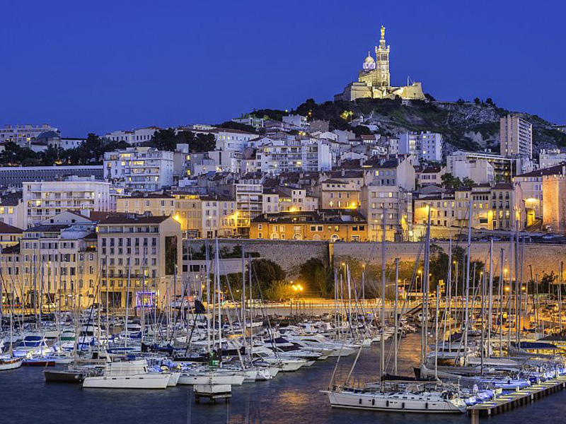 Vieux Port de Marseille avec la Basilique Notre-Dame-de-la-Garde - Crédit : LEMAIRE Stéphane / HEMIS