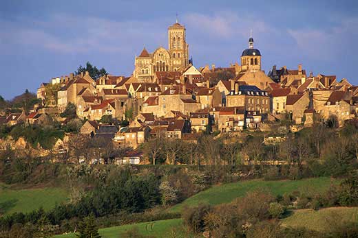 Yonne, colline de Vézelay classée Patrimoine Mondial de l'UNESCO. Crédit : Boisvieux Christophe / hemis.fr