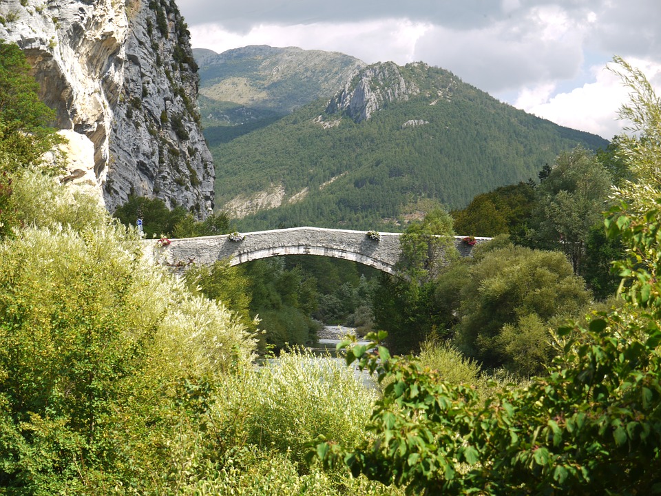 GR 4 - Du Plan d'Entrevaux à Pont-Saint-Esprit